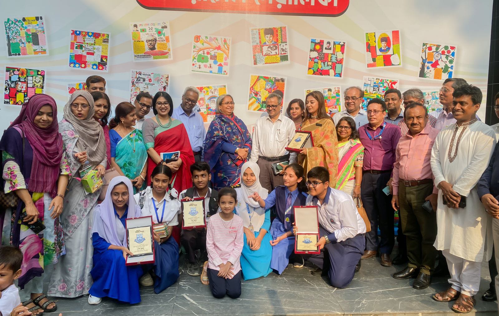 মাউশি'র শিক্ষার্থীদের সৃজনশীল লেখা প্রতিযোগিতায় সারাদেশে কলেজ পর্যায়ে প্রথম মাটি