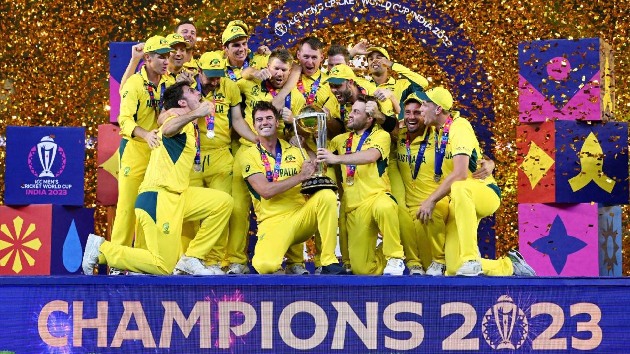 আহমেদাবাদের নীল সমুদ্রে হলুদ উৎসব