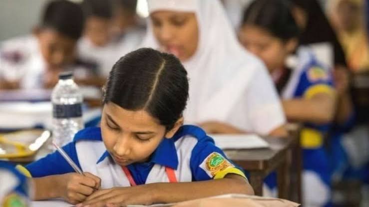 প্রচন্ড গরমে দেশের সব মাধ্যমিক বিদ্যালয় ছুটি ঘোষণা 